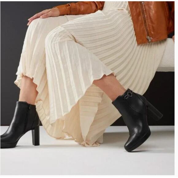 Naturalizer Berri Boots 10 Tan NWOT Heel Ankle Booties Capsule Minimalist - Picture 2 of 8